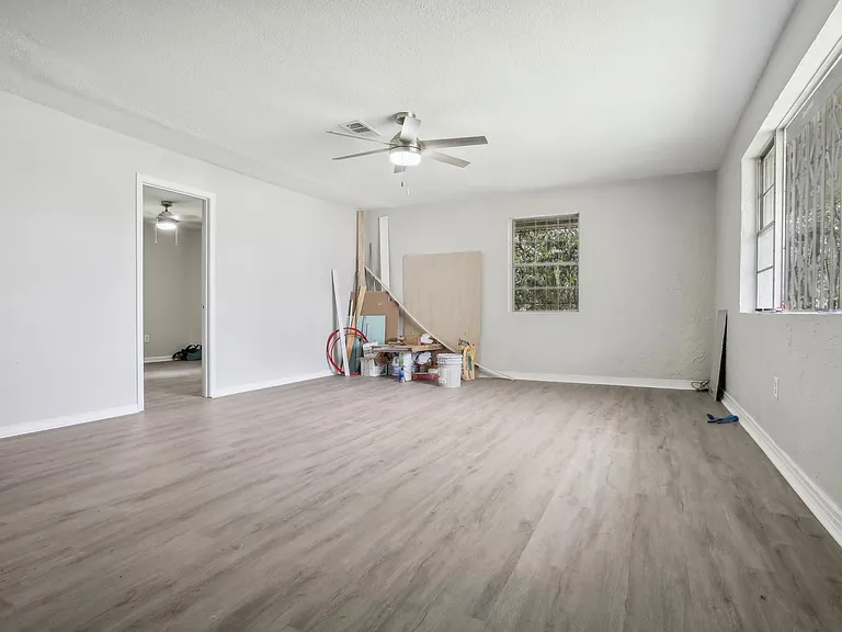 4624 Wells St — Photo 6