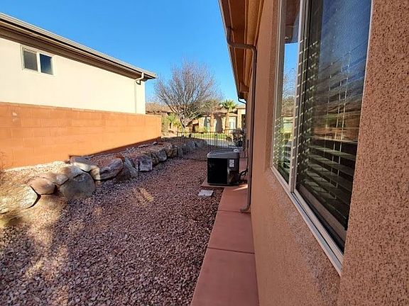 4th image of 1637 N Sage Dr