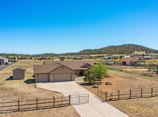 9190 E Neptune Dr, Flagstaff, AZ 86004