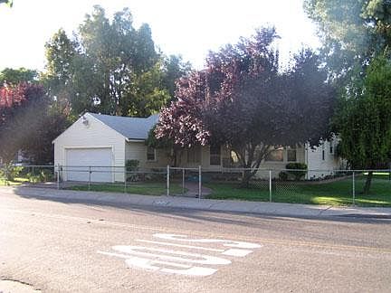 1st image of 1901 W Elmwood Ave