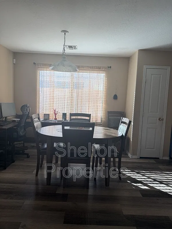 4 bed, 2.0 bath, 1520 sqft, $1,995 — Photo 4