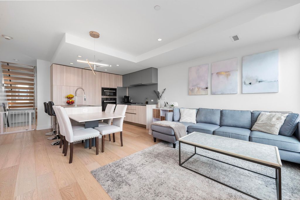Apartment in Vancouver, Riley Park - View 2