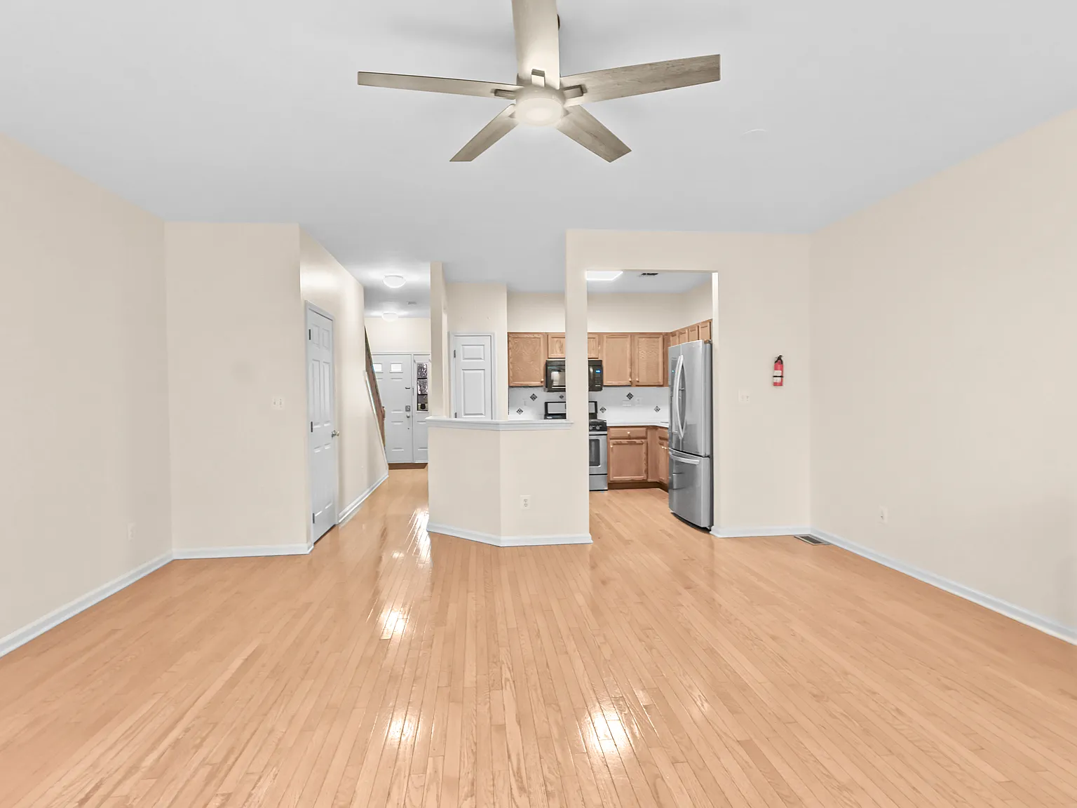 586 Brittany Cir — Photo 3