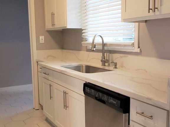 2nd image of 1970 Cedar Ave APT B