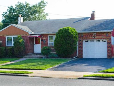 330 Woods Rd, North Babylon, NY, 11703