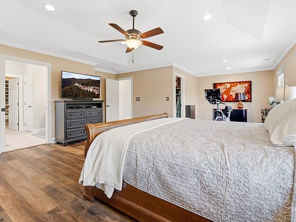 5th image of 411 N Harwich Cir