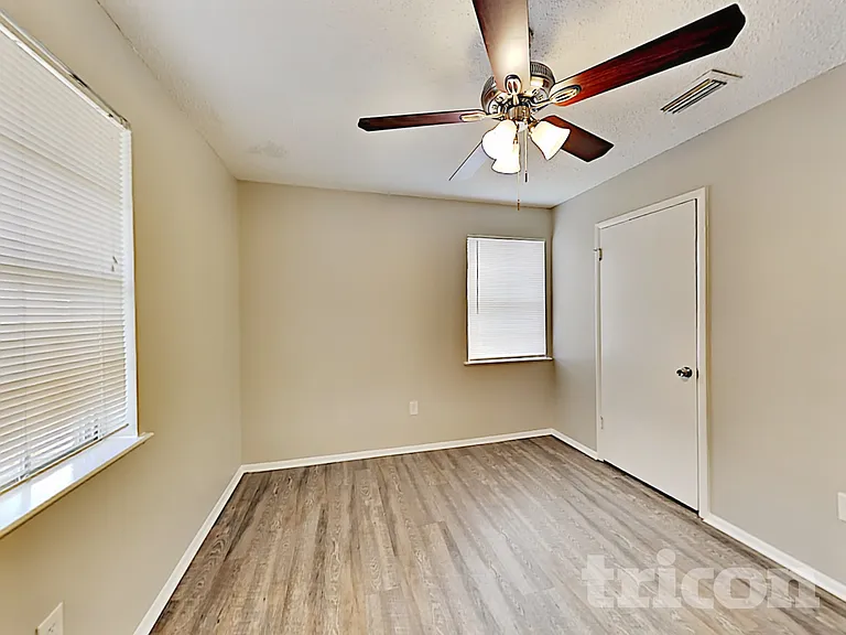 429 W Ferndale Ln — Photo 12