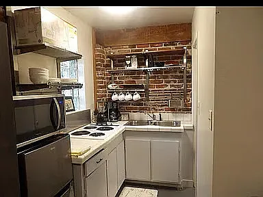 825 N Conyer St — Photo 5