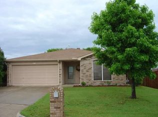 729 Basset Locke Dr, Fort Worth, TX 76108