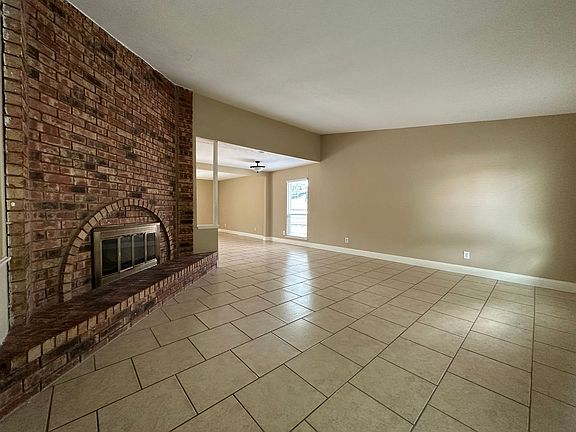 3rd image of 1921 Baywood Ln