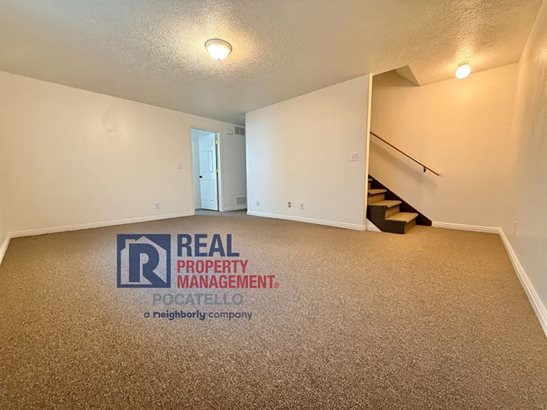 1586 Dustin Cir — Photo 20