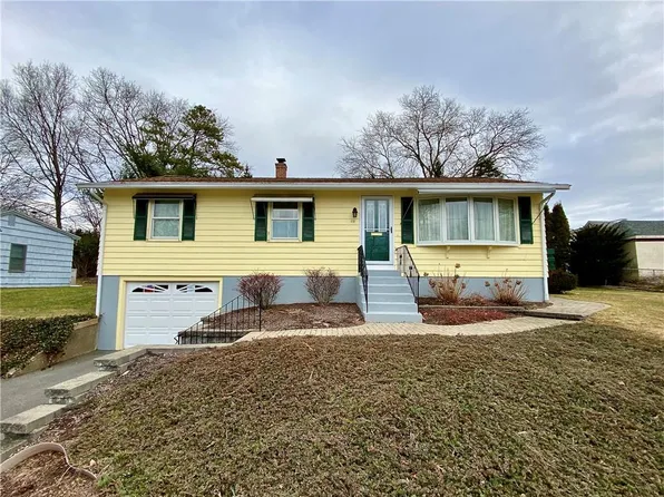 29 Ruth St, Woonsocket, RI 02895