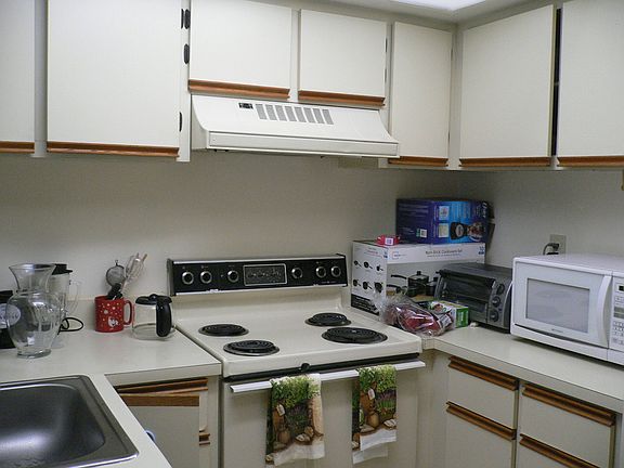 2nd image of 718 Executive Center Dr APT 111