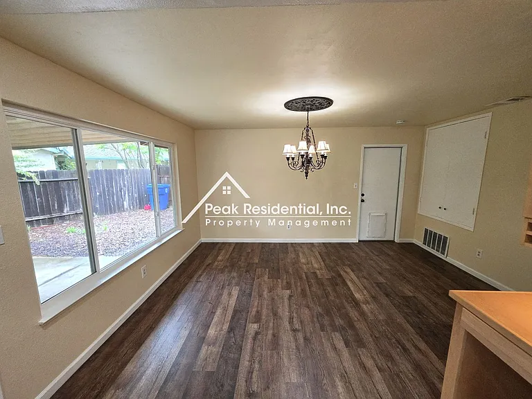 6249 Sunmist Way — Photo 12