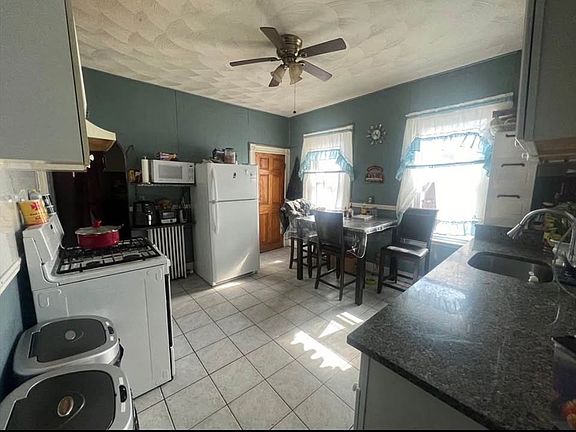 5th image of 129 Bloomingdale St #1