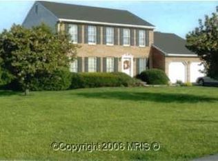 30 Robins Ln, Falling Waters, WV 25419