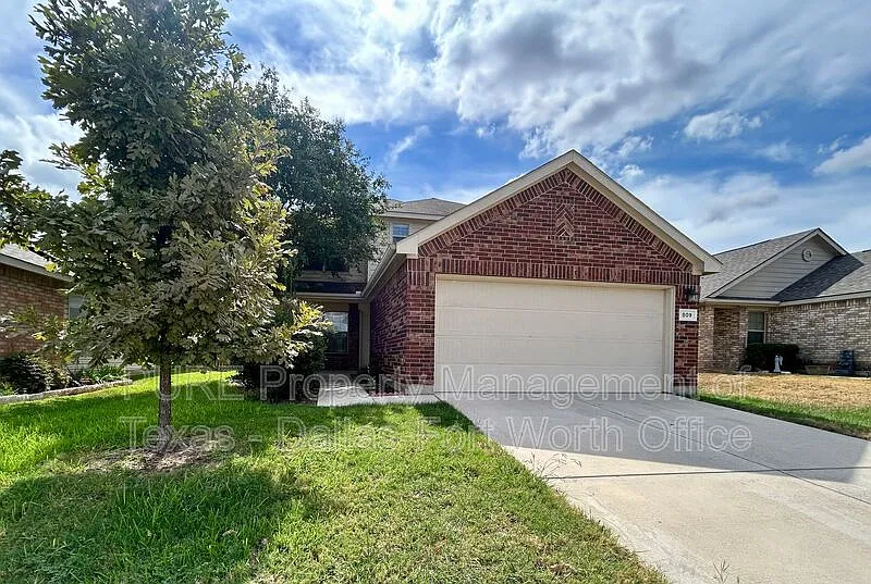 4 bed, 2.5 bath, 1784 sqft, $2,100 — Photo 1