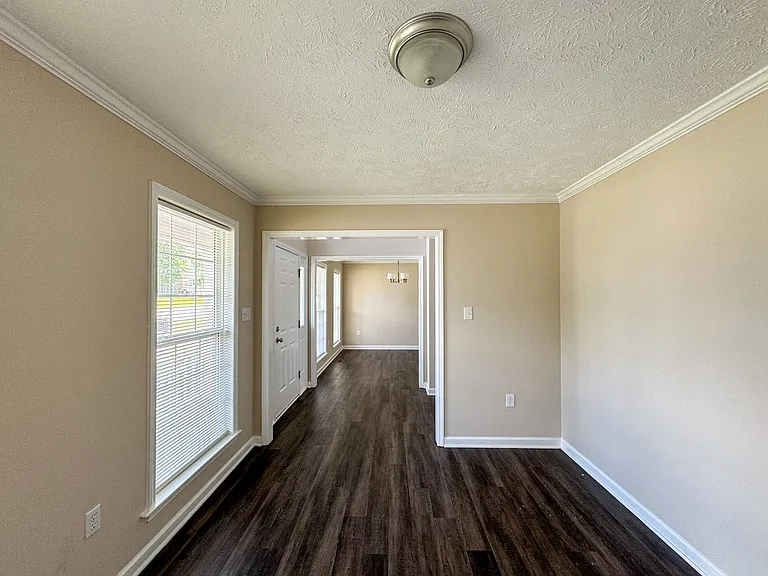 800 Connaly Dr — Photo 5