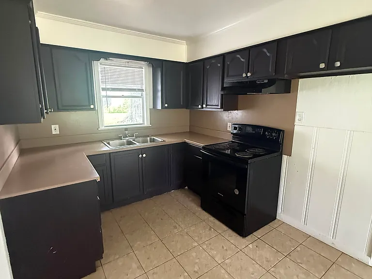 5720 Shivers Dr — Photo 2