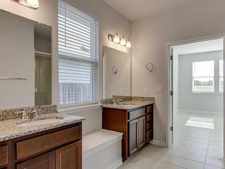240 La Escalera Dr — Photo 21