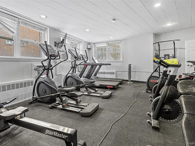 750 Shore Rd #2G — Photo 23