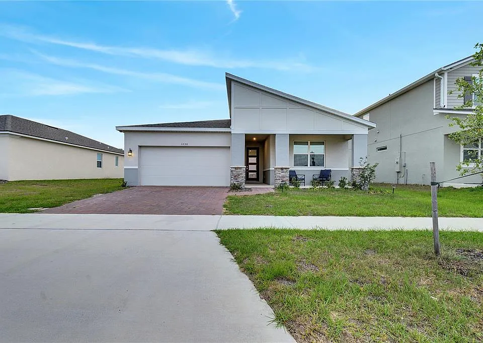 1098 Boardwalk Pl