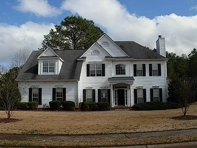 4 bed, 2.5 bath, 2460 sqft, $2,600 — Photo 1