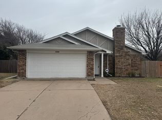 229 Grand Meadow Dr, Fort Worth, TX 76108