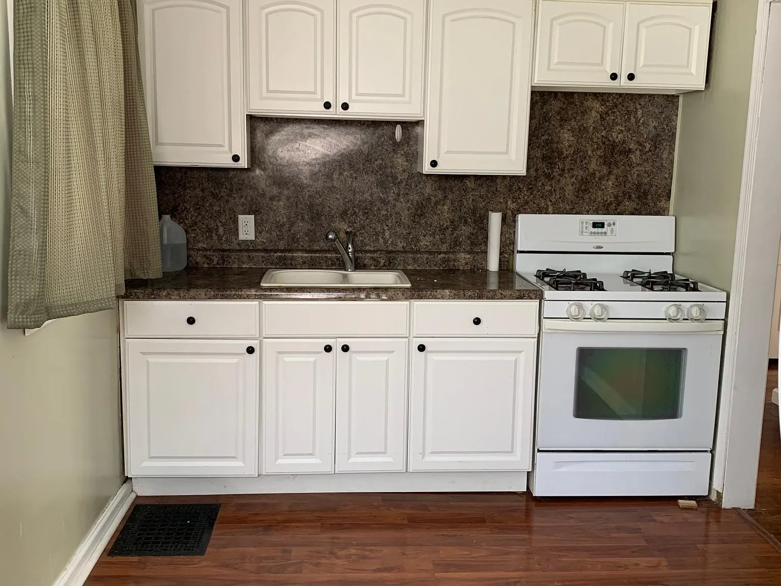 912 N Dement Ave — Photo 2