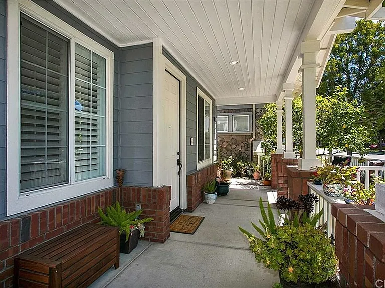 15 Old Spire Dr — Photo 3