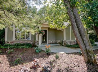 15105 W Woodview Dr, New Berlin, WI 53151