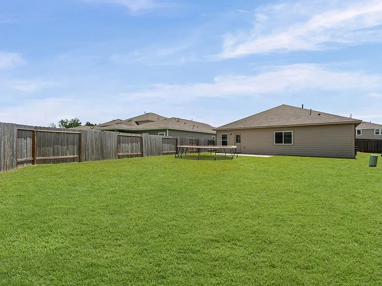 21409 Mary Myrtle St — Photo 32