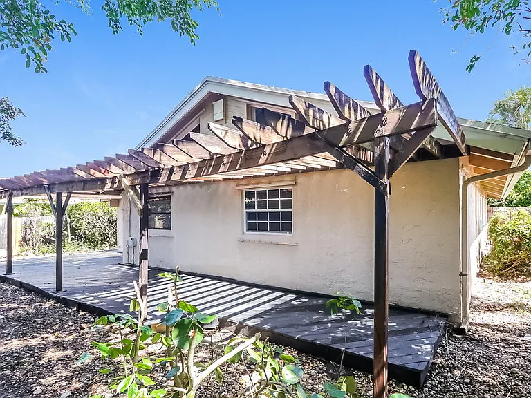 6398 Amberwoods Dr — Photo 16