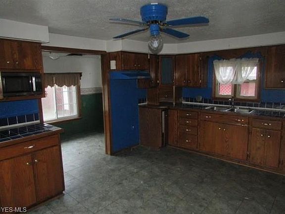 5th image of 344 Mahoning Ave