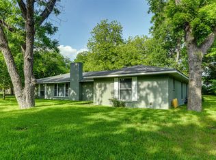 1045 S Lowrance Rd, Red Oak, TX 75154