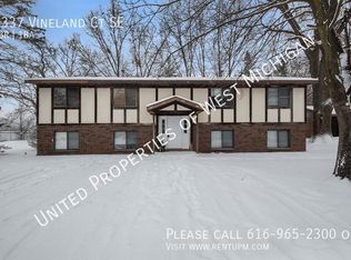 1337 Vineland Ct SE, Grand Rapids, MI