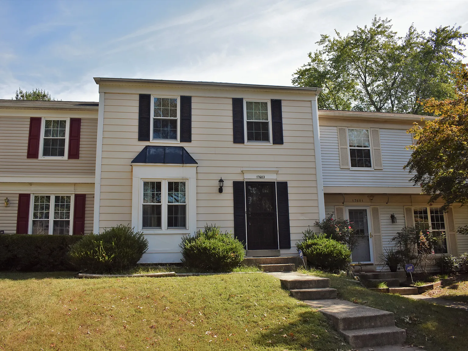 Charming 4BR TH for Rent — Photo 1