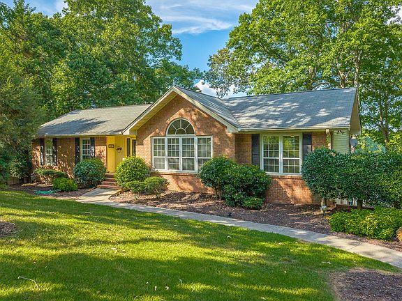 3rd image of 4015 Leeward Ln #11