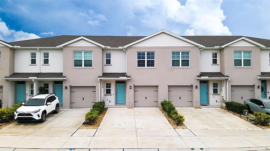 3 bed, 2.5 bath, 1488 sqft, $1,950 — Photo 1