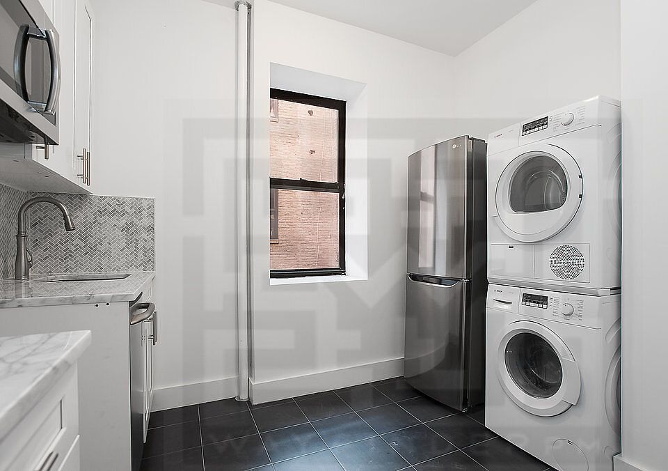 1st image of 372 Saint Johns Pl APT 21