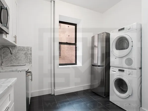 372 Saint John's Place image 1 of 17