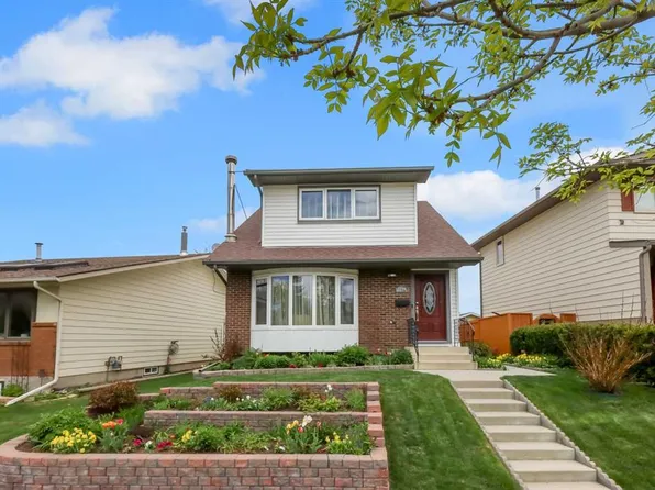 1296 N Berkley Dr NW, Calgary, AB T3K 1S9