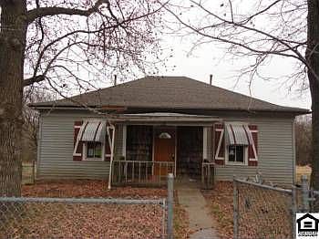 1st image of 501 Lawrence Ave