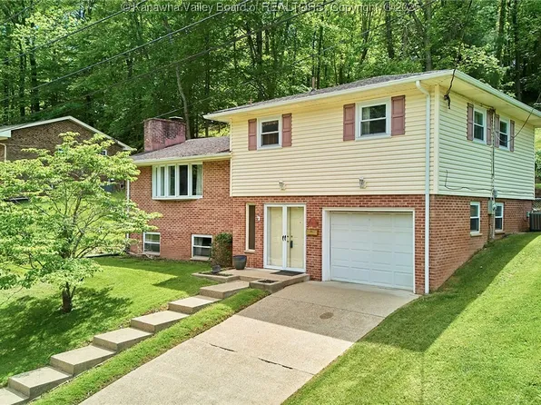 1505 Village Dr, South Charleston, WV 25309