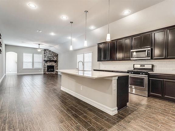 5th image of 100 New Haven Ln