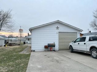 404 W Delaware St, Fairfield, IL 62837