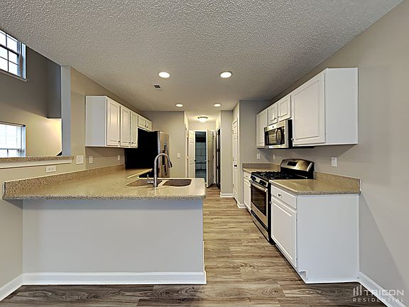 5th image of 3040 Teton Dr