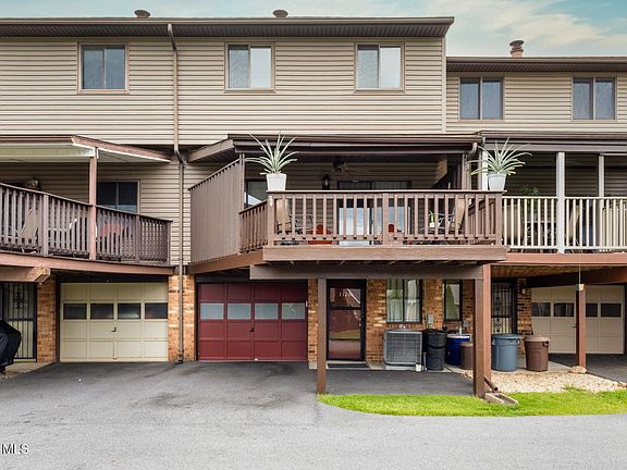3rd image of 1126 Fairway Townhouse