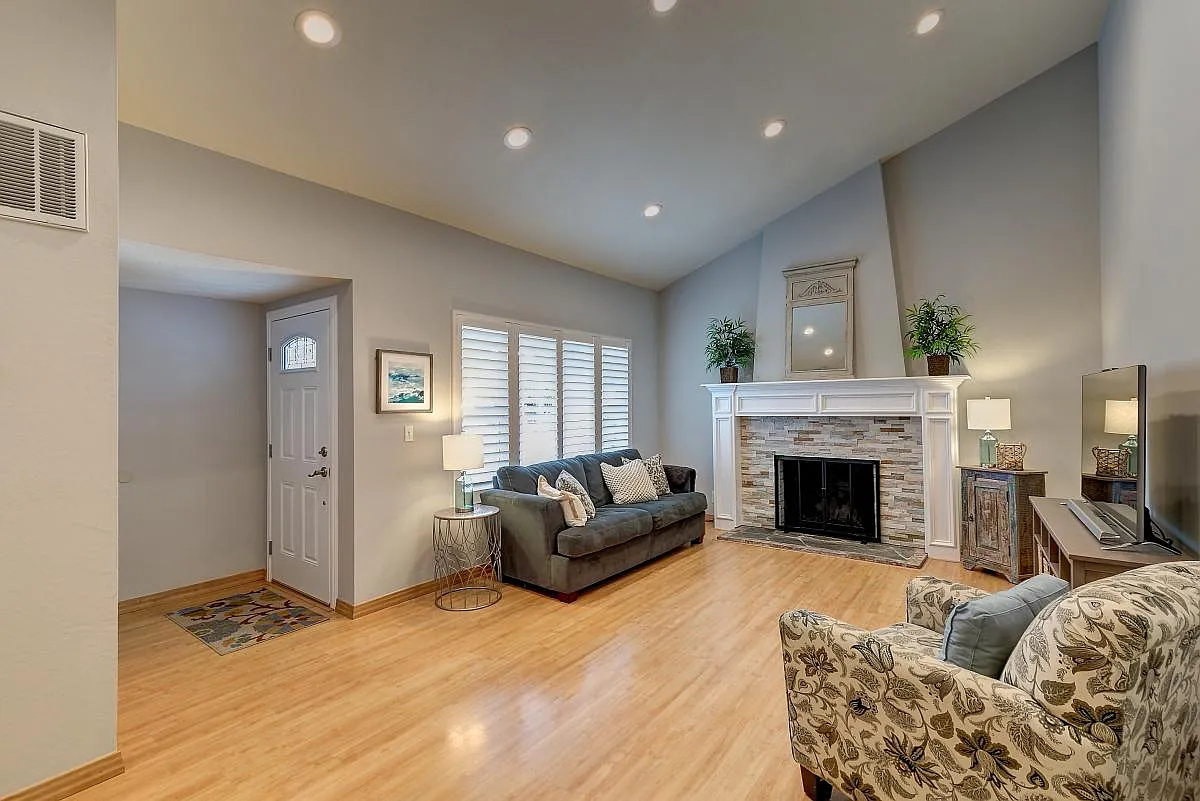 4806 Los Arboles Pl photo 1