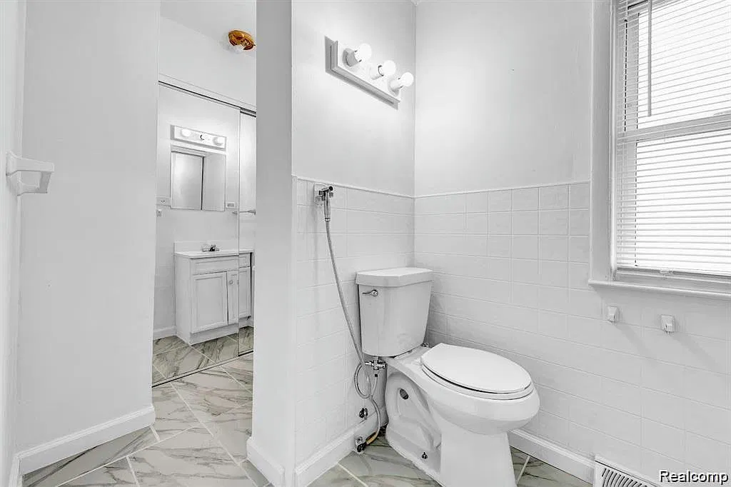 2 bed, 1000 sqft, $1,600 — Photo 4